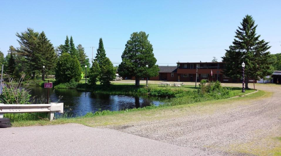 Michigamme Bear Paw Inn מראה חיצוני תמונה