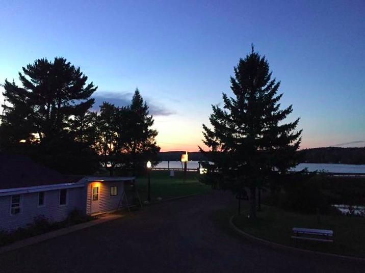 Michigamme Bear Paw Inn מראה חיצוני תמונה